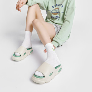 Zapatillas de almohada de nube deslizante con logotipo personalizado para hombre, ligeras, antideslizantes, suaves, EVA, Chancletas De Hombre, zapatos para invierno - Product Image 4