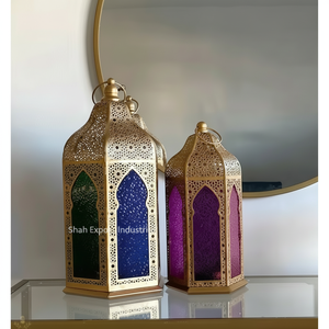 Linterna de hierro de metal de diseño atractivo con acabado dorado de Vidrio colorido para linternas colgantes de hogar y Jardín de Ramadán - Product Image 1