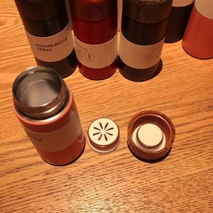 Bouteille Thermos Portable Mini en Acier Inoxydable Isolée de 150ml et 250ml avec Couvercle Effet Bois – Vente en Gros - Product Image 4