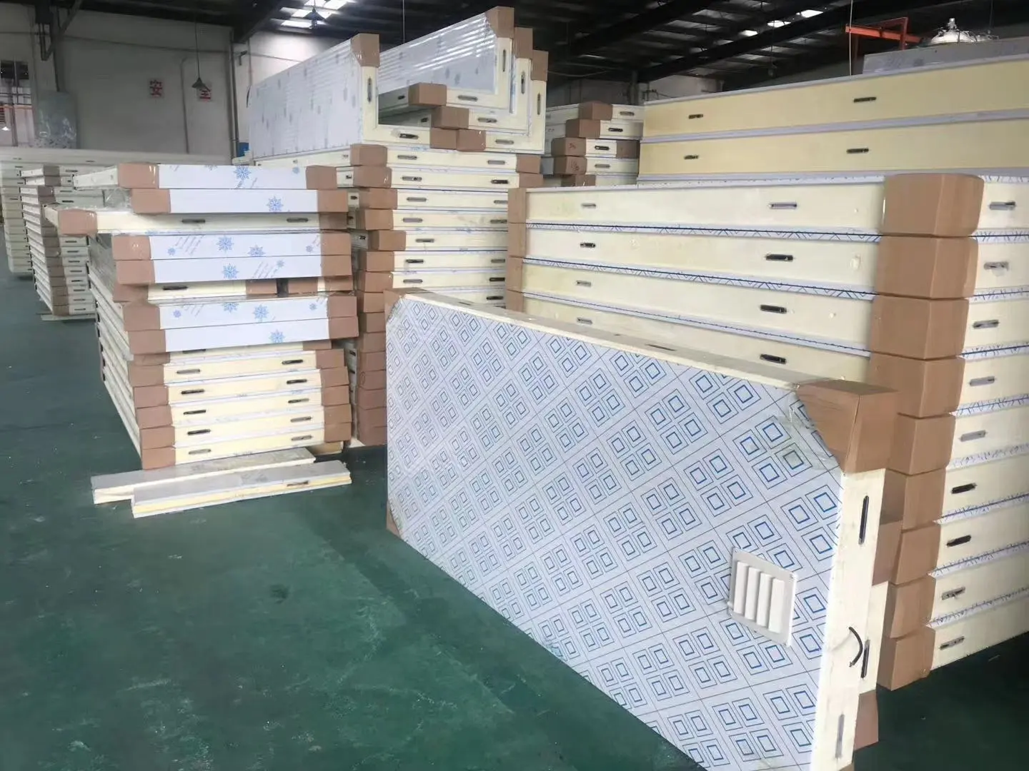 50-200mm Factory Roof Panels Wall Panel Sandwich Panels For Cold Room