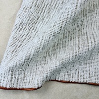 Tissu chenille en gros, tissé épais et luxueux, idéal pour la décoration de villas et les canapés.