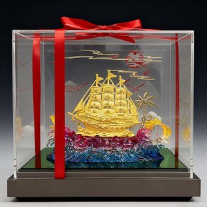 Barco de Vela Dorado de Lujo, Coleccionable, en Caja de Cristal, Figura Decorativa para el Hogar y la Oficina - Product Image 3