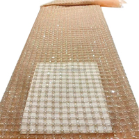 Tissu africain de dentelle de filet de perles de mariée brodées à la main