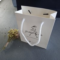Sac à provisions en papier blanc kraft de luxe de haute qualité 250G avec logo Sac en papier à provisions pour revendeur Sac à provisions Logo personnalisé