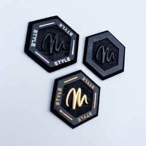 カスタムロゴ高品質エコフレンドリー亜鉛合金エンボス加工メタルレザーラベルパッチ4.1x3.6cm（衣料品・アクセサリー用） - Product Image 3