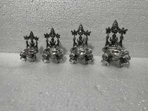 Lot de 4 statues de Balaji Lakshmi Deepa, finition antique, faites à la main, pour temple, décoration religieuse, culte spirituel, monument en argent pur - Product Image 3
