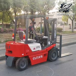 Montacargas HELI CPCD25 de 2.5 Toneladas, Montacargas Usado de Japón, Motor ISUZU C240 de 2.5 Toneladas, Máquina Usada de Segunda Mano, a Combustible, 2500 kg - Product Image 4