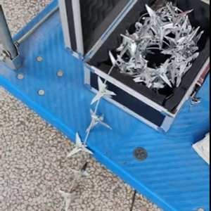 Dispositif de blocage routier <span class=keywords><strong>anti</strong></span>-terroriste à clous de type lancer en gros, bande de clous <span class=keywords><strong>anti</strong></span>-terroriste, dispositif de dégonflage des pneus - Product Image 4