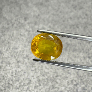 Jai Narayan Gems - Saphir jaune naturel de Bangkok certifié 4,40 carats, taille ovale, jaune doré, pour bagues, pendentifs et boucles d'oreilles - Product Image 1