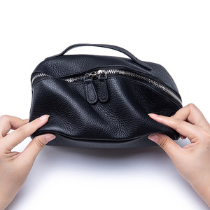 Pochette de maquillage portable en cuir PU, résistante à l'eau, grande capacité, organiseur de voyage, étui personnalisé avec logo - Product Image 2