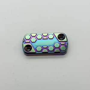 Cache-pompe supérieur en alliage d'aluminium CNC plaqué coloré pour moto Ultra Bee – Accessoire de rétrofit/amélioration facile à installer, haute performance - Product Image 1