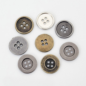 Boutons à 4 trous les plus vendus, boutons ronds à dos plat plaqués, boutons de <span class=keywords><strong>couture</strong></span> écologiques en alliage de zinc, boutons à trous de taille personnalisée - Product Image 2