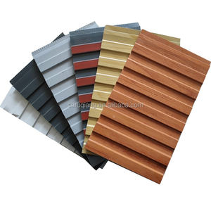 Panneaux sandwich en PU à <span class=keywords><strong>prix</strong></span> d'usine, panneaux métalliques isolés sculptés pour les murs des hôtels et des villas, imperméables et ignifuges - Product Image 1