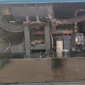 Compresseur d'air d'occasion 18 bars 18 m³/min 162 kW 24 V 200 Ah 2850 mm 2250 mm 110 dBA pour plateformes de forage d'exploration Tonalite - Product Image 4