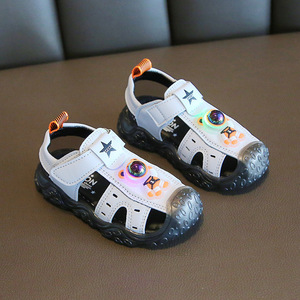 Sandales LED pour enfants, chaussures de plage d'été, sandales LED pour enfants pieds nus, sandales lumineuses pour enfants, sandales lumineuses pour garçons - Product Image 1