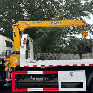 Dépanneuse multifonctionnelle HOWO 4x2 à plateau avec grue à flèche droite de 6,3 tonnes, camion de remorquage Sino à plateau coulissant pour le sauvetage en cas d'accident - Product Image 5