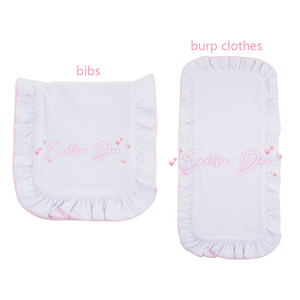 Cá nhân bé gái ợ quần áo 100% cotton Đồng bằng màu trắng Monogram bé BIB Bộ - Product Image 1