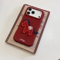Coque de téléphone en cuir artificiel rouge avec broderie stéréoscopique de cheval rétro amusante pour iPhone 17 16 15 14 13 Pro Max