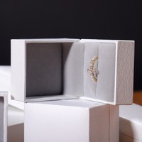 Boîte d'emballage de bijoux en papier de similicuir blanc vert d'art