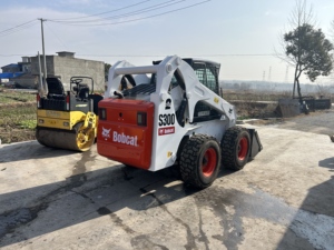 ปี 2023 ใช้สำหรับรถตักล้อยางขนาดเล็ก S300/S185/S18/S160/S130 น้ำหนัก 3750 กก. 60 กิโลวัตต์ ปั๊มเกียร์ ผลิตในสหรัฐอเมริกา - Product Image 2