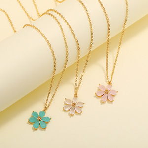สร้อยคอรูปดอกไม้หกกลีบสวยงาม ชุบทอง 18K คงสี - Product Image 1
