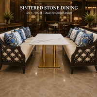 Ensemble de chaises et tables rembourrées pour restaurant avec plateau en pierre frittée et base à colonne unique en or brossé pour salle à manger d'hôtel