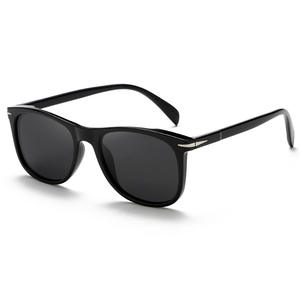 แว่นกันแดดโพลาไรซ์แบบยูนิเซ็กซ์กรอบพีซีสีดำเลนส์ทาค ยูวี 400 ป้องกันแสงยูวี 3 ระดับสำหรับการขับขี่และการใช้งานกลางแจ้ง - Product Image 1