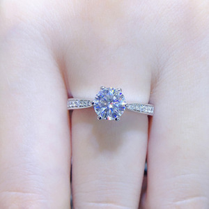 Anello di Fidanzamento Classico a Sei Punte con Zirconi per Donne, Elegante Gioiello da Matrimonio - Product Image 2