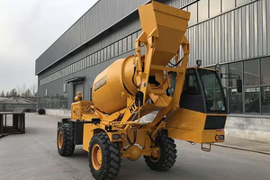 Camion malaxeur à béton autochargeur haute capacité HY200, poids net 6000 kg, pour les entreprises de location, structure de châssis robuste - Product Image 3