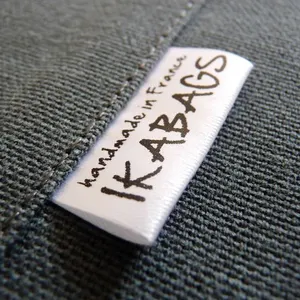 Accessoires de vêtement jeans, étiquette de t-shirt personnalisée, nom de marque, tissu blanc, robe à linge/écharpe, instruction, étiquette de cou tissée