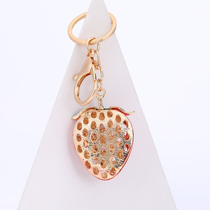 Erdbeer-Schlüsselanhänger Großhandel Strass-Fruchtanhänger Taschenanhänger Geschenk für Frauen Autoschlüssel - Product Image 3