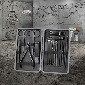 Ensemble de soins des ongles en acier inoxydable portable de 18 pièces, multifonctionnel, manucure et pédicure, soin personnalisé des pieds et des doigts en cuir pour les salons - Product Image 3