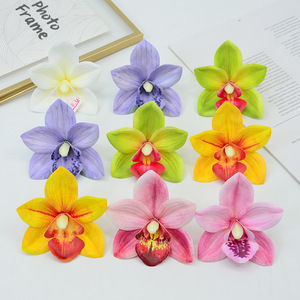Fleurs d'orchidées Cymbidium artificielles Dongchen Crafts pour décorations de mariage et décoration intérieure - Product Image 1