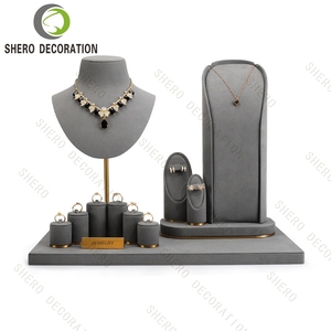 Set de Exhibición de Joyería de Microfibra Gris, con Logotipo Personalizado, Tamaño, Color y Material a Medida, Exhibidor de Joyería de Lujo para Vitrina - Product Image 1
