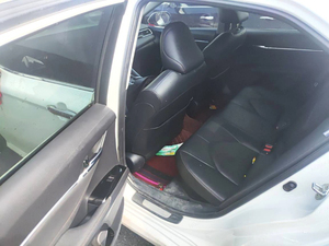 รถยนต์โตโยต้า แคมรี่ ปี 2019 รุ่นใหม่ เครื่องยนต์เบนซิน 2.0 HXS PLUS Edition รถมือสองสำหรับผู้ใหญ่ ทัชเคนต์ - Product Image 4