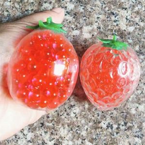 Vente en gros usine Mini jouets anti-stress souple en forme de légumes et fruits (Fraise, Raisin) pour enfants, à prix abordable - Product Image 3