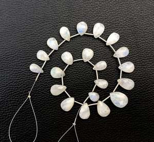 Pierre de lune arc-en-ciel naturelle 21 pièces en forme de poire à facettes perles de feu bleues pour la fabrication de bijoux à bricoler soi-même Briolette en gros - Product Image 4