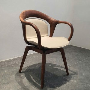 Chaise de salle à manger scandinave de luxe, structure en bois massif, siège rembourré en cuir de qualité supérieure pour la maison, le restaurant, l'hôtel PISANO - Product Image 3