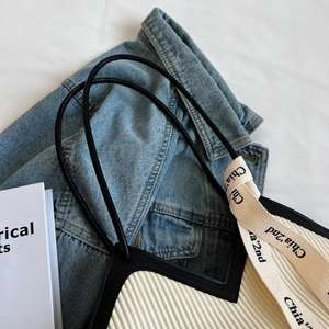 กระเป๋าถือผู้หญิงสไตล์เกาหลี แฟชั่น ขนาดใหญ่ ใช้ได้ทุกโอกาส ทำจากหนัง PU สะพายไหล่ สำหรับนักเรียน มีซิปปิด และสายสะพายสองเส้น - Product Image 5