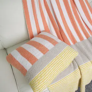 Precio de fábrica 100% poliéster personalizado colorido raya punto manta almohada cojín conjunto para siesta de oficina