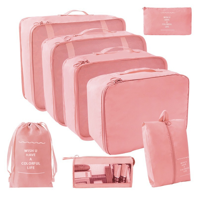 Ensemble de huit trousses de toilette roses, comprenant sept pochettes triangulaires.