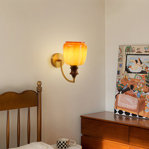 Lámpara de Pared de Vidrio Naranja con Luz LED E26, Control de Interruptor, Estilo Retro para Dormitorio o Sala de Estar - Product Image 1