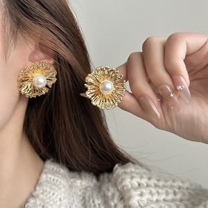 Boucles d'oreilles tendance à pampilles vintage, clous d'oreilles en perles, laiton plaqué or, design zircon 14K, boucles d'oreilles créoles pour femmes - Product Image 2