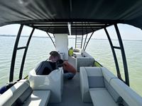 Kapal Ponton Aluminium Alloy Mewah 30ft Bertingkat Dua Warna Kustom untuk Berlayar, Hiburan, Memancing, dan Wisata