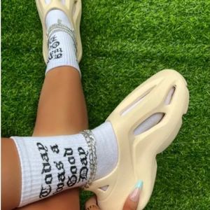 Zapatillas de Espuma Tipo Runner al por Mayor de Fábrica <span class=keywords><strong>para</strong></span> Adultos y Niños con Logo Personalizado, Sandalias y Pantuflas <span class=keywords><strong>para</strong></span> Hombre y Mujer - Product Image 1