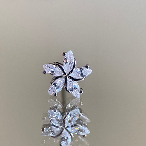 Boucles d'oreilles mini fleurs en argent sterling 925 pour usage quotidien, élégantes pour mariage et soirée, haute qualité - Product Image 1