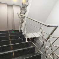 Rampe de balcon moderne en acier inoxydable pour hôtel, appartement, villa, escalier, poteau d'angle en acier inoxydable 304, marches en forme de L, résistant à la rouille
