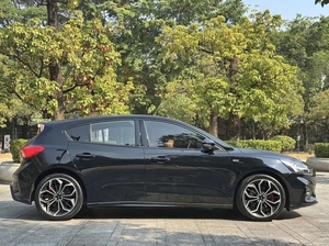 รถยนต์ฉางอัน ฟอร์ด โฟกัส ปี 2020-2015 รุ่นแฮทช์แบ็ก - เกียร์อัตโนมัติ, ตัวเลือกอุปกรณ์ครบครัน, 5 ที่นั่ง, พื้นที่เก็บของขนาดใหญ่ - Product Image 4