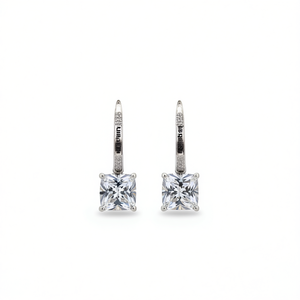 Boucles d'oreilles en or blanc The Row E4093 avec diamants taille princesse, style classique pour femme, bijoux en pierres naturelles - Product Image 1