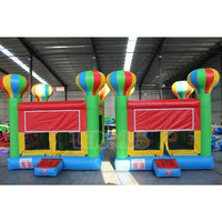 Château gonflable à thème montgolfière pour enfants, idéal pour la location de fêtes et les événements d'anniversaire en extérieur